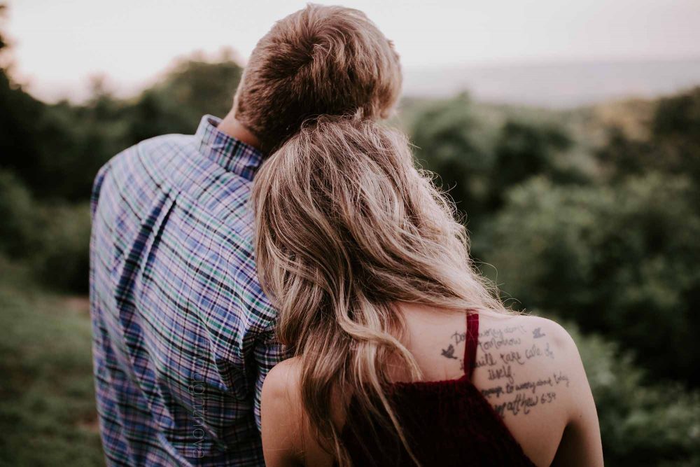 5 Things All Men Do When They’re In Love