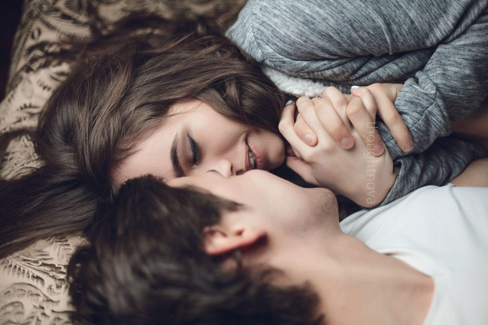 What’s The Difference Between Loving Someone And Being In Love? Here Are 8 Differences
