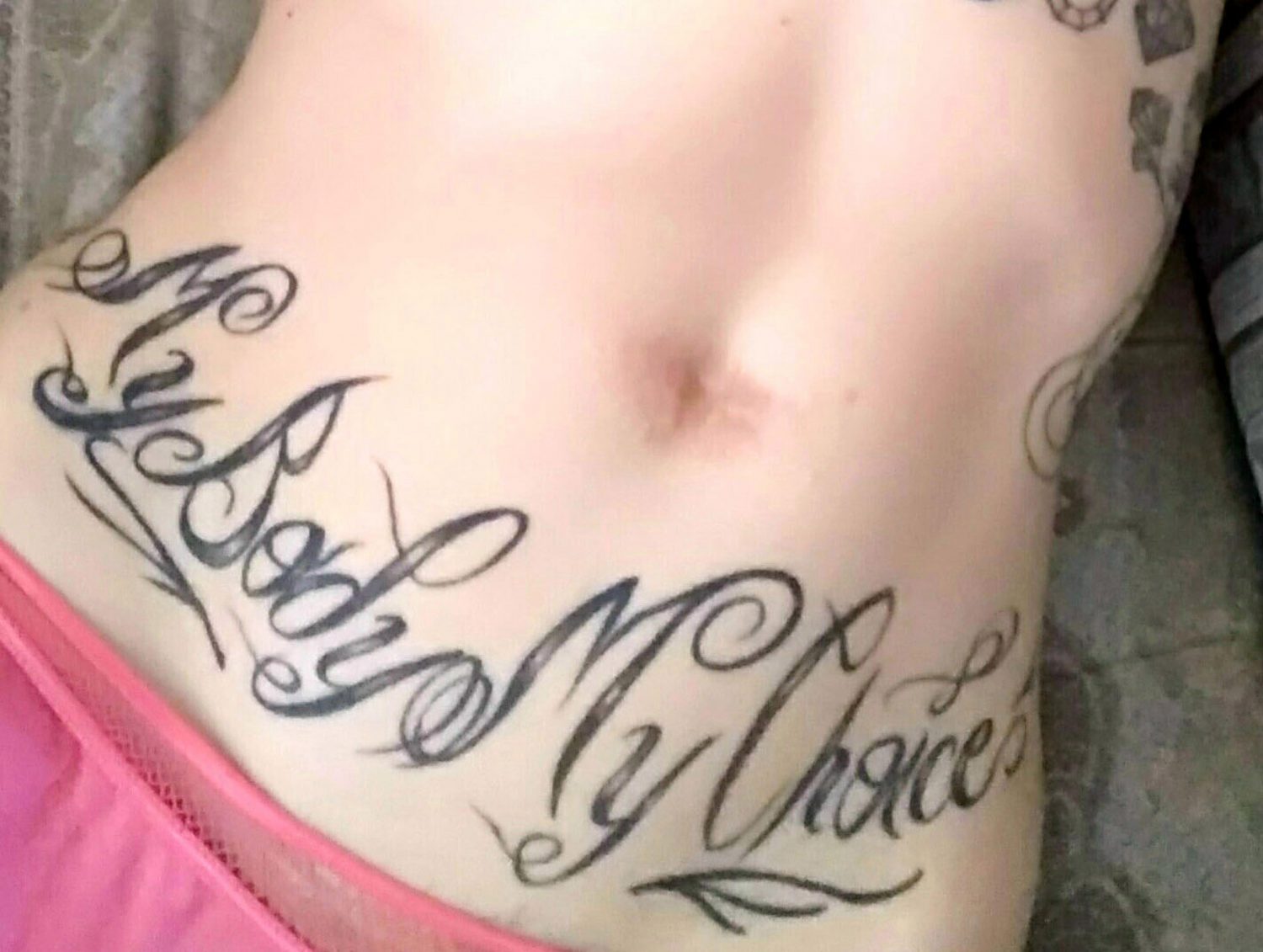 woman removes her belly button and gifts it to her boyfriend