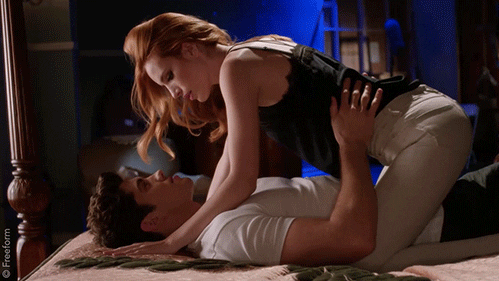 13 Reasons Why He Keeps You Around When He Doesn’t Want A Relationship