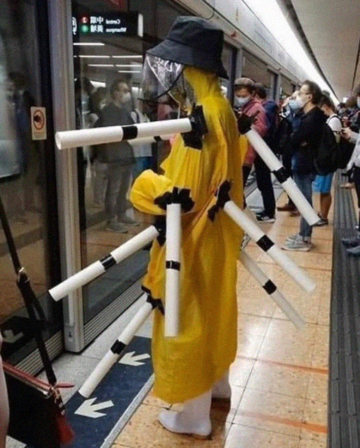 this instagram page is posting the ridiculous corona masks spotted on the subway (37 pics)