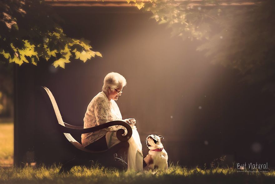 photographer captures grandparents with their grandkids, and the result is simply magical