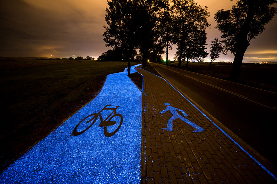 this mesmerizing glow-in-the-dark bicycle path in poland is powered by the sun