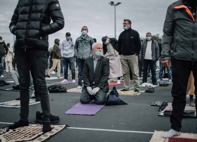 amazing photos show muslims using ikea parking lot for socially-distanced mass prayer
