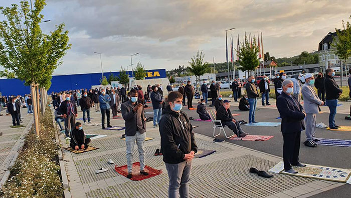 amazing photos show muslims using ikea parking lot for socially-distanced mass prayer
