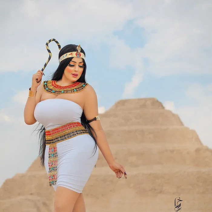 model and photographer arrested over sexy photo shoot at ancient pyramid