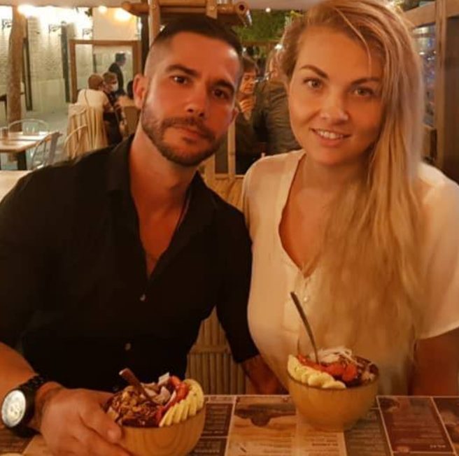 best friends form throuple with woman after both 'fell in love' with her