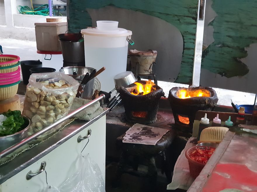 i went to bangkok just to try this 70+-year-old chef's street food which received a michelin star