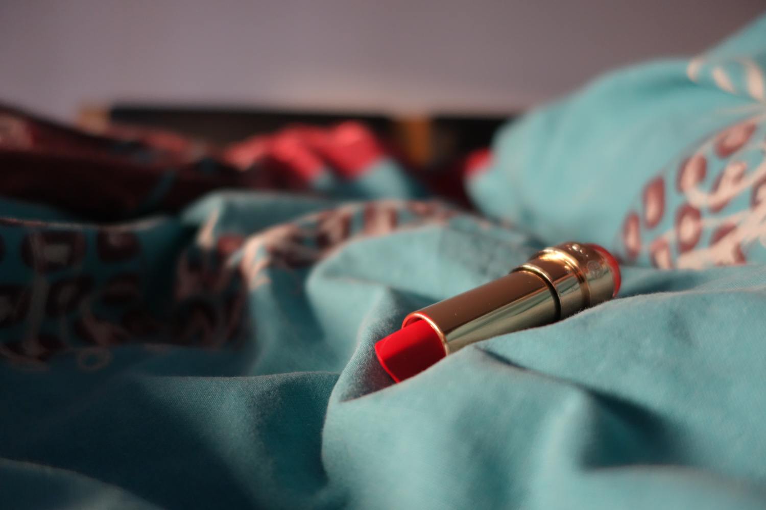 how to remove lipstick from fabric