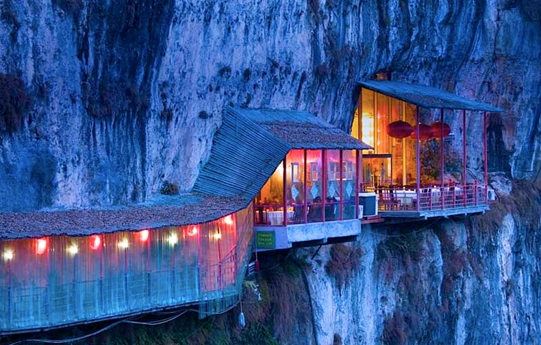 the hanging restaurant fangweng in yichang, china