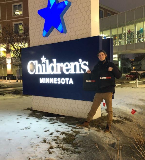 guy who made $30,000 from gamestop shares buys consoles for children's hospital