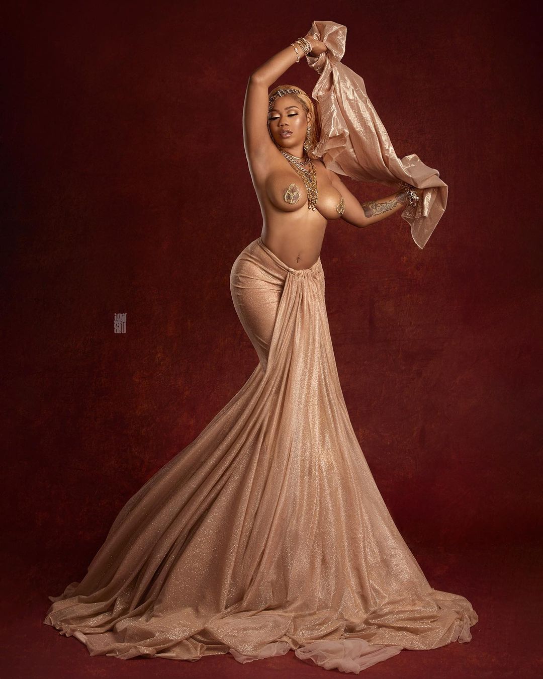 toyin lawani goes topless as she celebrates her 39th birthday in a grand style