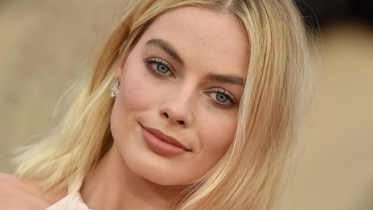 margot robbie’s dress called ‘the worst dress in history’