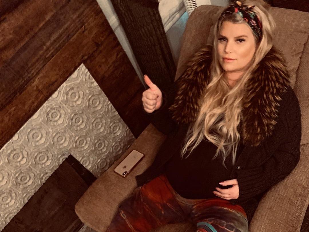 Jessica Simpson Stuns Fans With Yoga Pic After Her 100lb Weight Loss