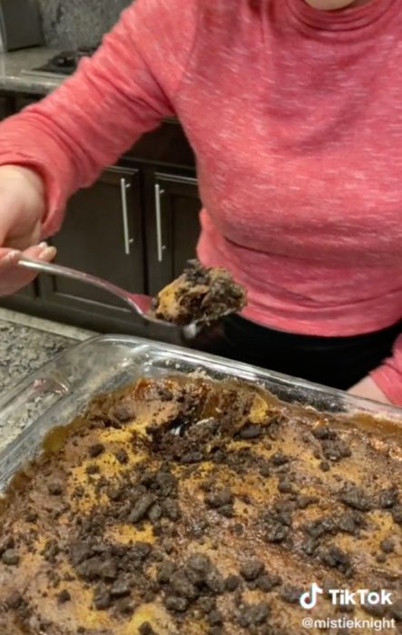 Here's How You Can Make The Oreo Dump Cake Everyone's Talking About And It Only Takes Five Ingredients
