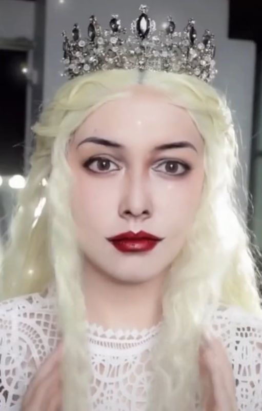 Makeup Artist Shows Off Chameleon-like Skills Transforming Into Celebs