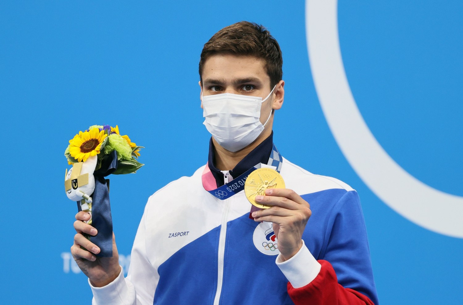 Olympian Insists To Wear His Favorite Cat Mask For The Medal Ceremony