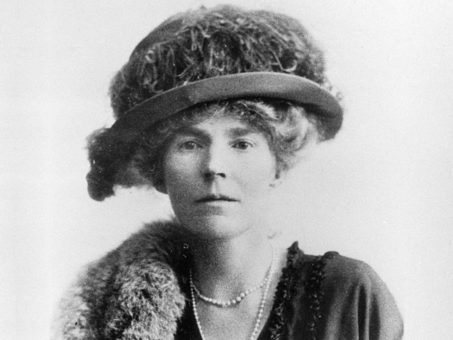 the controversial story of gertrude bell, the british “desert queen” of iraq
