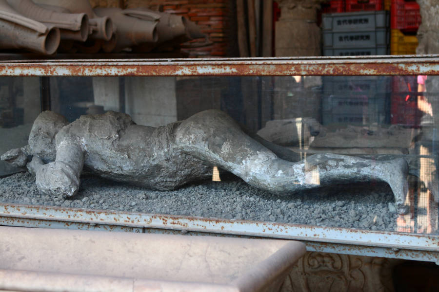 14 Photos Show How Pompeii's Bodies Were Frozen In Time