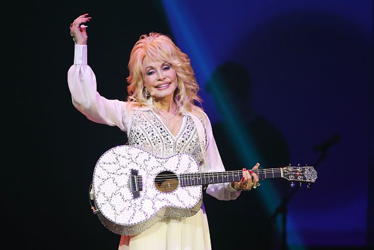 Dolly Parton Takes Off Wig And Reveals Natural Hair For The First Time