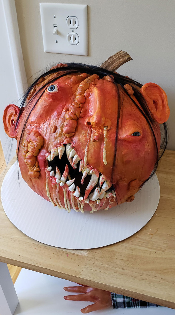 50 Times People Took Halloween Pumpkin Carving To A Whole New Level And Created These Masterpieces