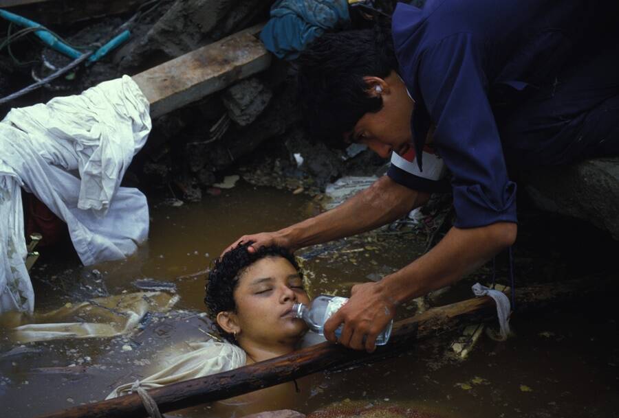 Omayra Sánchez Was Trapped In A Mudflow When A Photographer Captured Her Last Moments