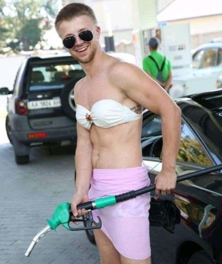 Gas Station Offers Free Fuel For Anyone In A Bikini But Didn't Expect Guys To Show Up Too