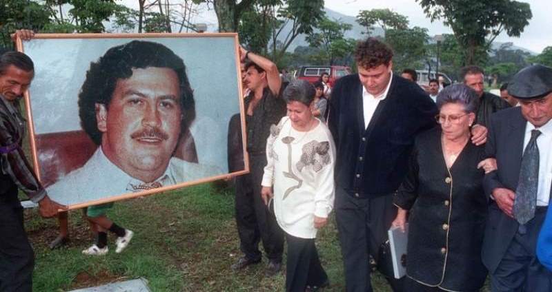 20+ Pablo Escobar Rare Photos That Paint A New Picture Of His Private Life