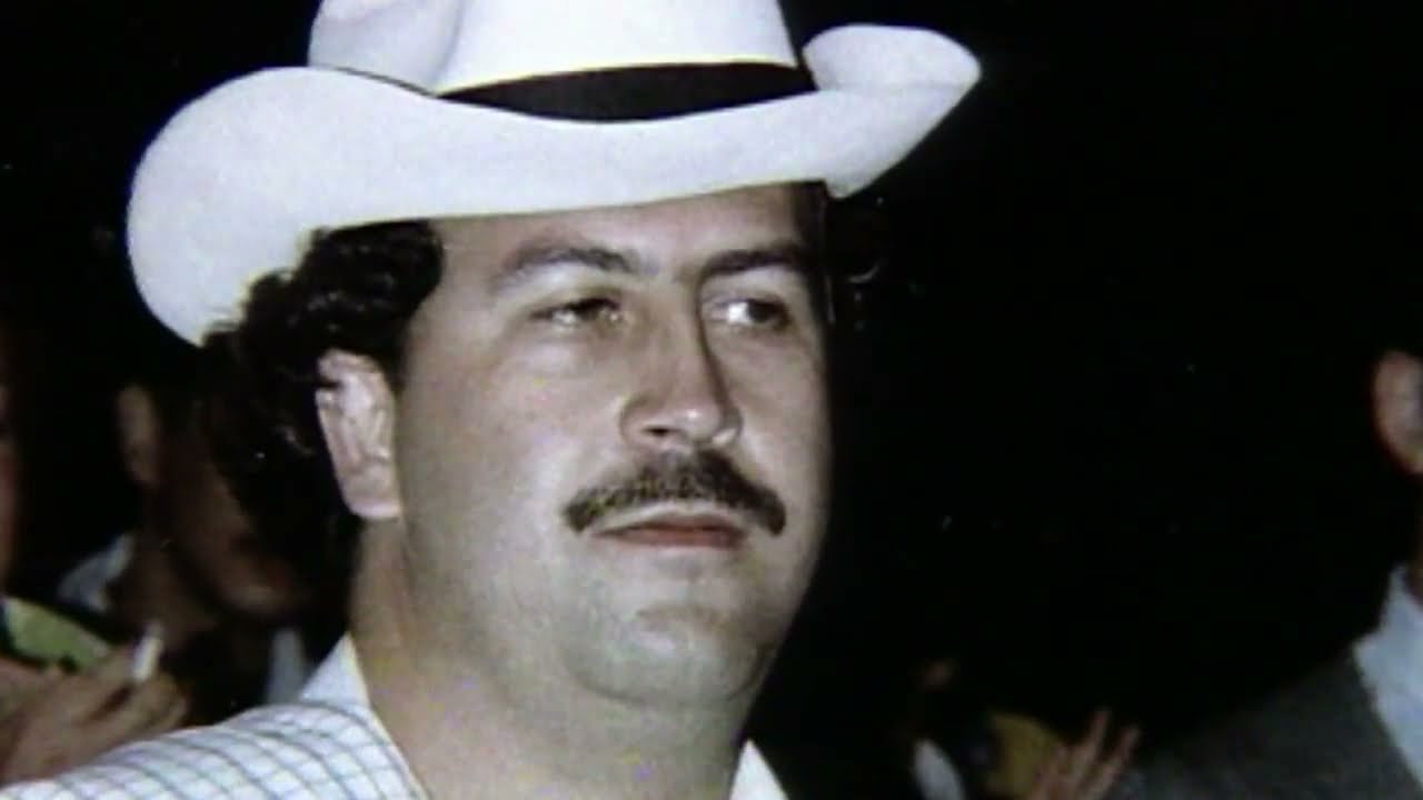 25+ Rare Photos Of Pablo Escobar That Paint A Fresh Picture Of His Private Life