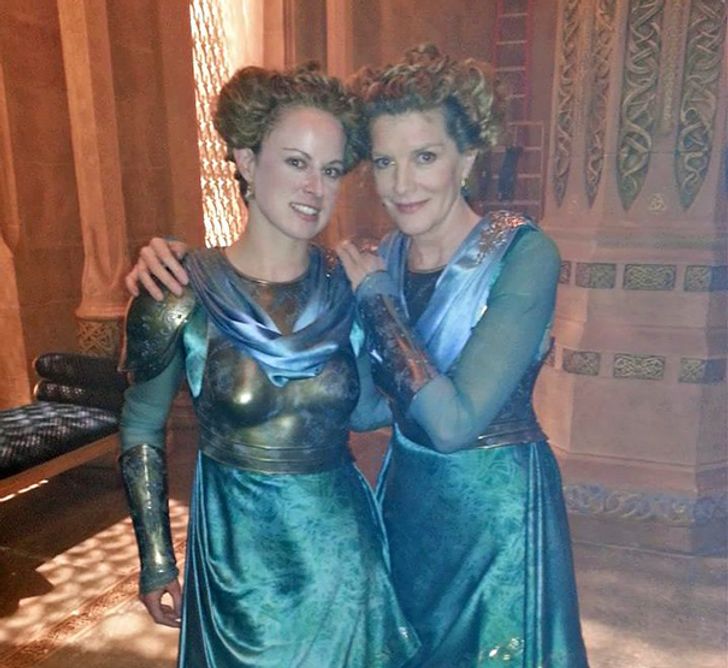 15+ Actors And Their Stunt Doubles Who Are Basically Siblings In Matching Outfits