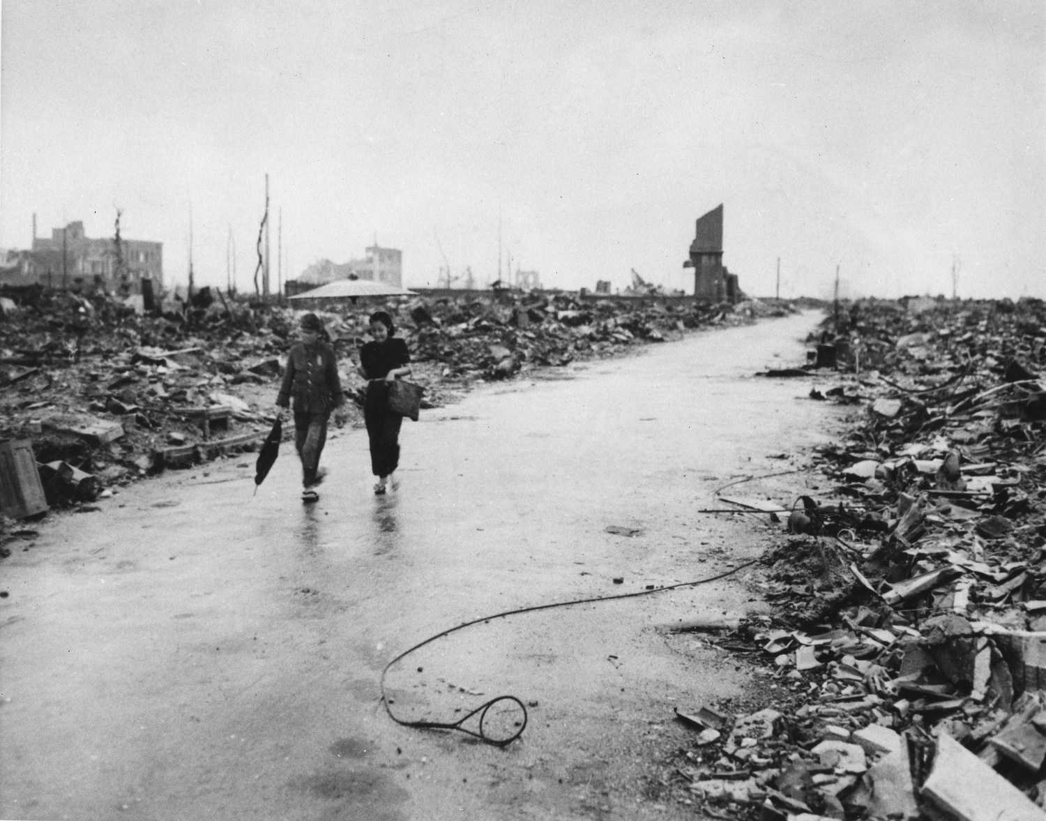 25+ Photos Put The Depressing Aftermath Of Hiroshima Into Perspective