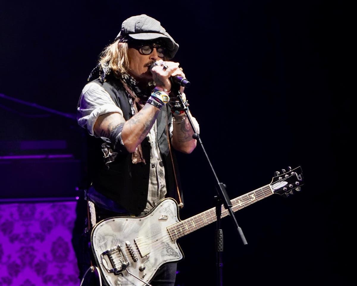 Johnny Depp Leaves London Hotel After Performing With Jeff Beck