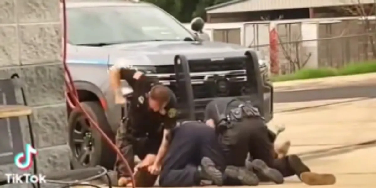3 Arkansas Officers Suspended After Graphic Video Catches Them Brutally Pummeling Man 