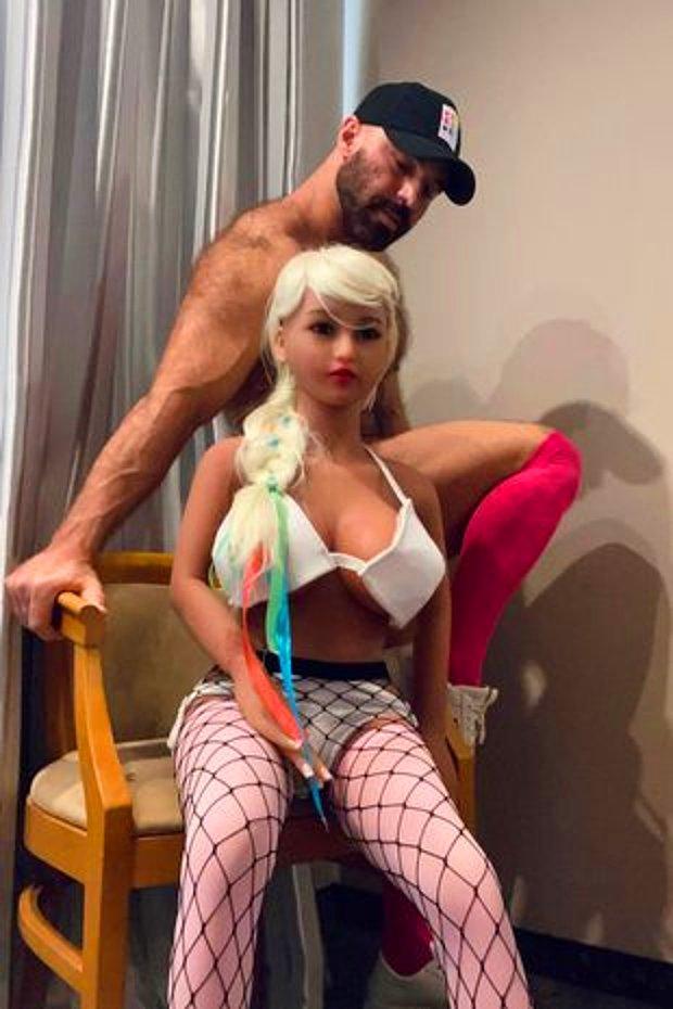 Bodybuilder Enjoys A Honeymoon With Second Sex Doll Wife After The First One Broke