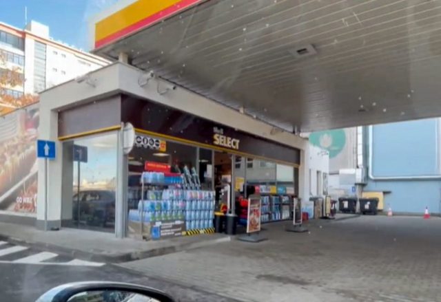Woman Performs Sex Act On Thief During Gas Station Robbery, Allowing Police To Catch Him