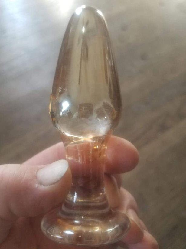 61-year-old Lady Seeking Advice On "vintage Bottle Stopper" Mortified To Find Out What It Actually Was