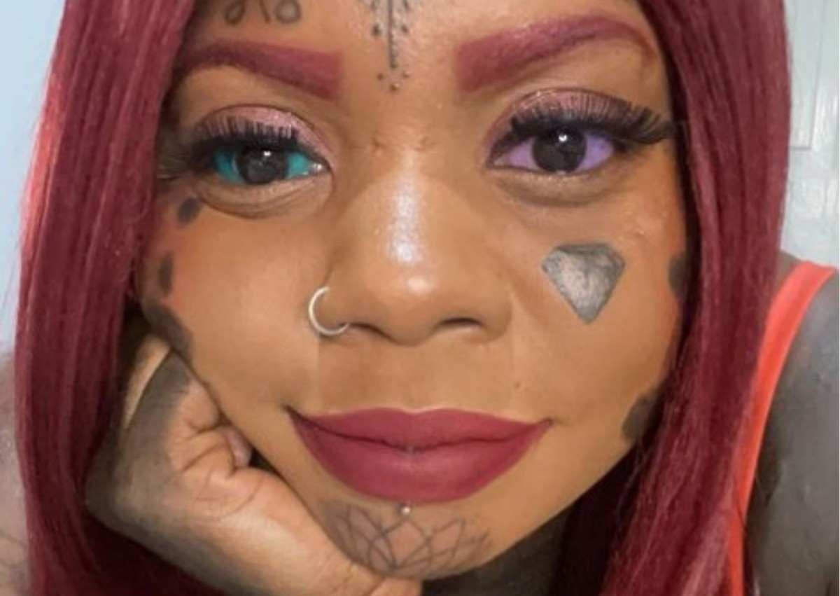 Mother Who Tattooed Her Eyeballs Blue And Purple Is Losing Her Sight