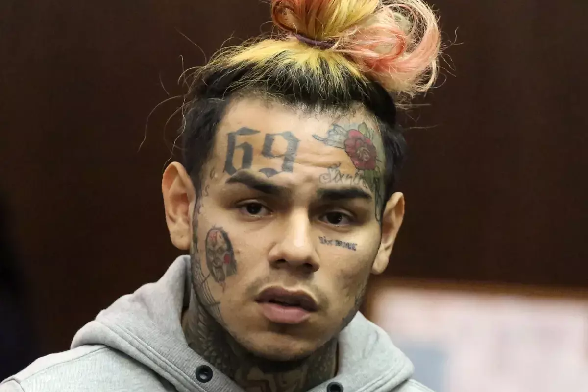 Tekashi 6ix9ine's Bodyguard Challenges The Men Who Attacked Him To A $10k Fight