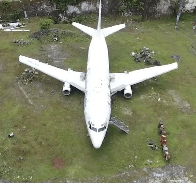 The Mysterious Case Of The Abandoned Boeing 737 Found In A Field
