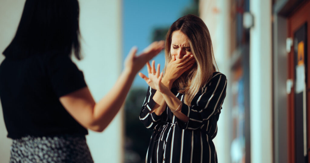 Identifying A Fake Friend: 13 Telltale Signs They Can't Hide